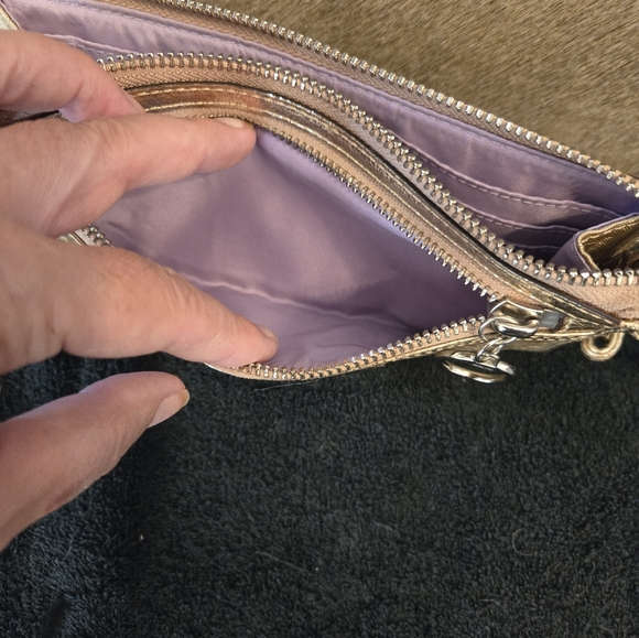 Coach poppy gold Wristlet wallet great condition 2 zippers lots of pockets - Picture 3 of 5